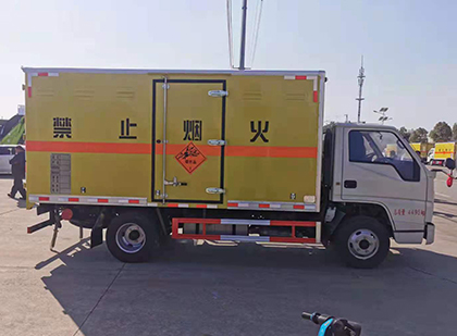 三乡镇爆破器材运输车