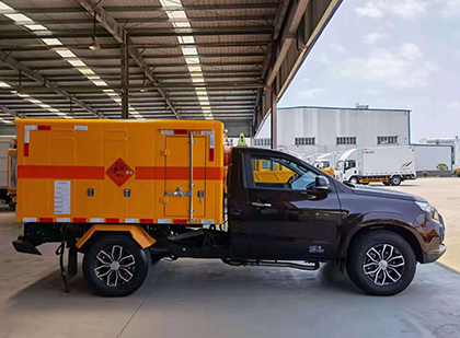 三乡镇爆破器材运输车